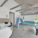 Gorgeous In With Kitchen بيت للعطل