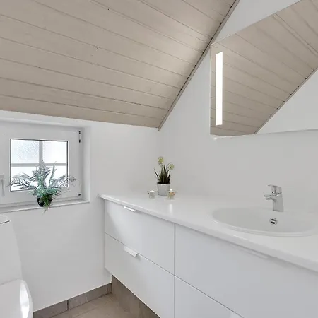 Vakantiehuis Gorgeous In With Kitchen