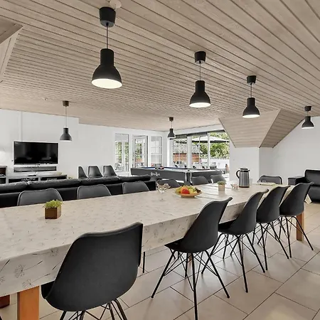 Vakantiehuis Gorgeous In With Kitchen